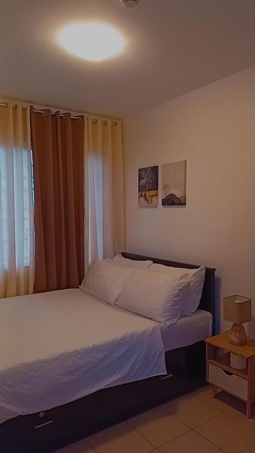 One Spatial Two Bedroom Condominium Unit With Pool And Gym Free Netflix And Wifi Iloilo Eksteriør bilde
