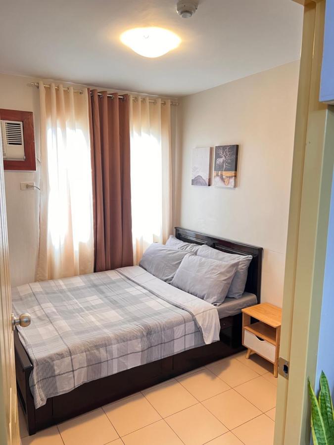 One Spatial Two Bedroom Condominium Unit With Pool And Gym Free Netflix And Wifi Iloilo Eksteriør bilde