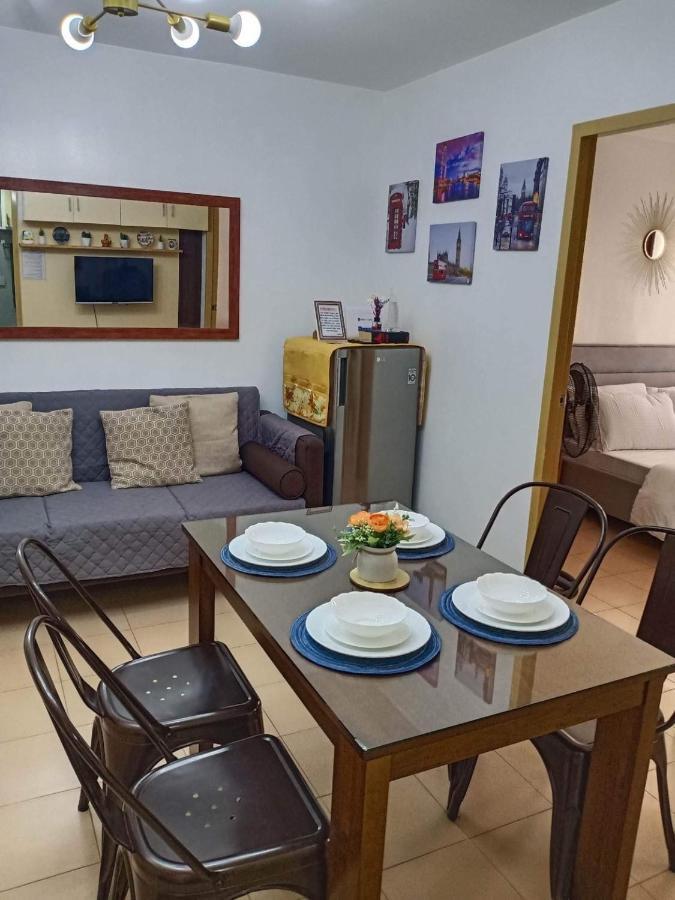 One Spatial Two Bedroom Condominium Unit With Pool And Gym Free Netflix And Wifi Iloilo Eksteriør bilde