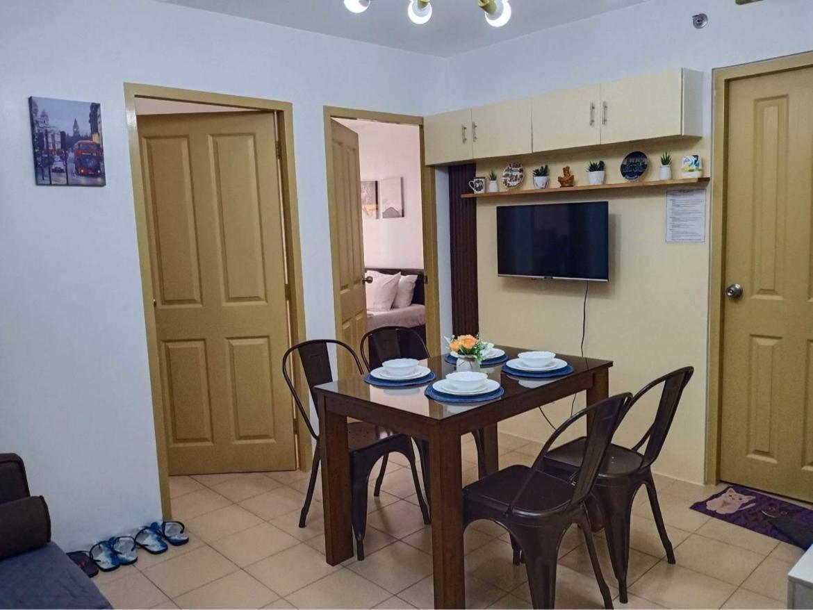 One Spatial Two Bedroom Condominium Unit With Pool And Gym Free Netflix And Wifi Iloilo Eksteriør bilde